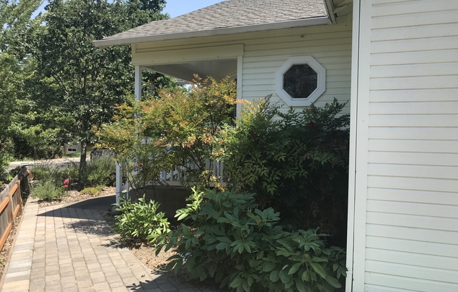 3 beds, 2 baths, $2,300