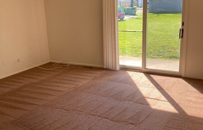 2 bedroom, 1 bathroom ground floor apartment!