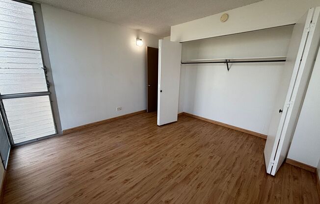 2 beds, 1 bath, $2,000, Unit # 702