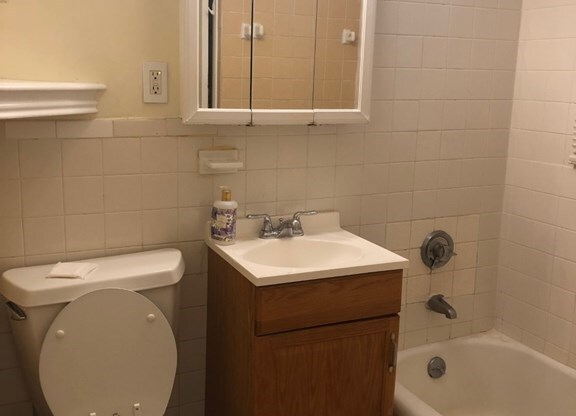 Studio, 1 bath, 310 sqft, $1,800, Unit 3